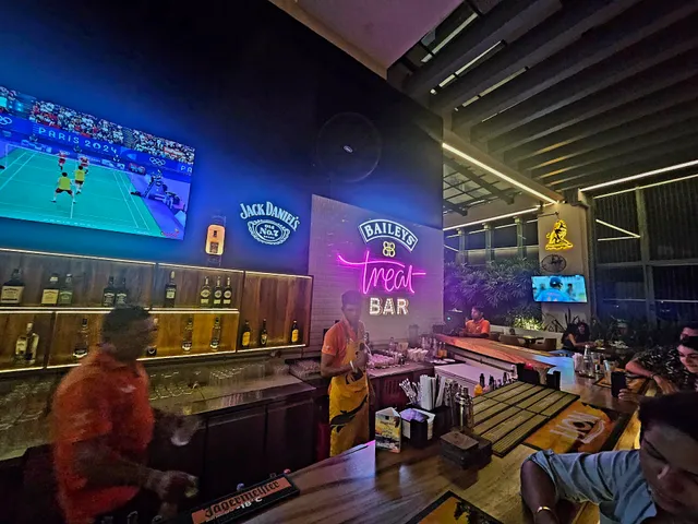 MAIN Sports Bar & Restaurant