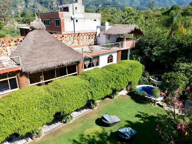 Paradise Hotel Boutique & Lounge