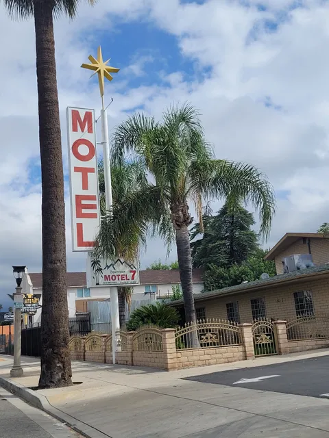 Downtown Motel 7