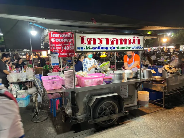Phra Pathom Chedi Night Market