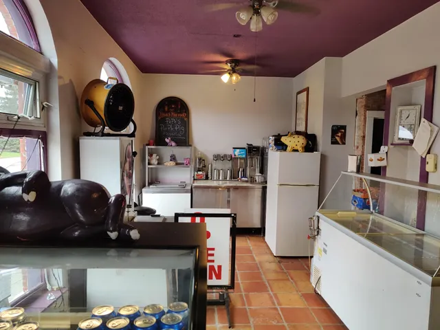 Pepe’s Purple Pig Pizzeria