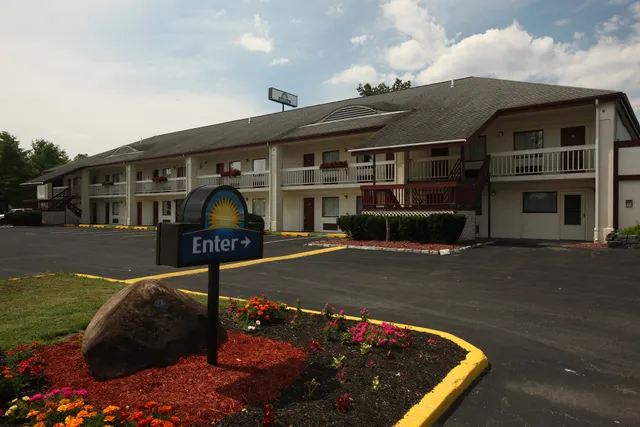 Days Inn by Wyndham Queensbury/Lake George