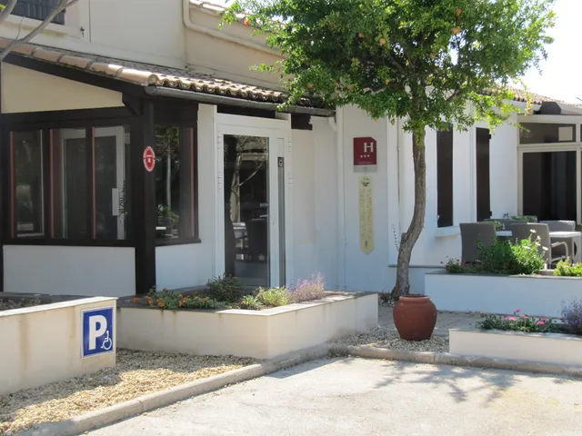 Hôtel Le Coudon - 83210 - La Farlède