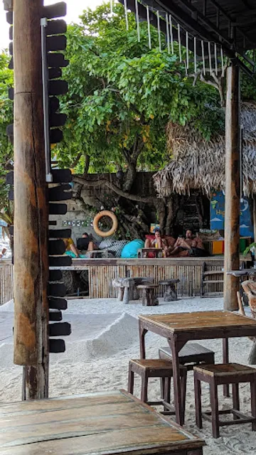 Hippies Bar& Restaurant