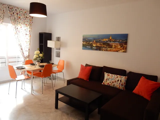 Apartamentos VIVE SEVILLA,(PLAZA DE ARMAS) 1-8 PAX
