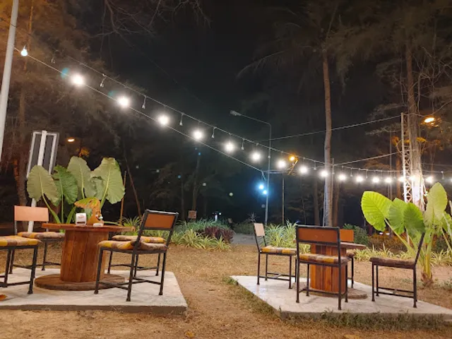 Maikhao Beach. Drinks & Restaurant