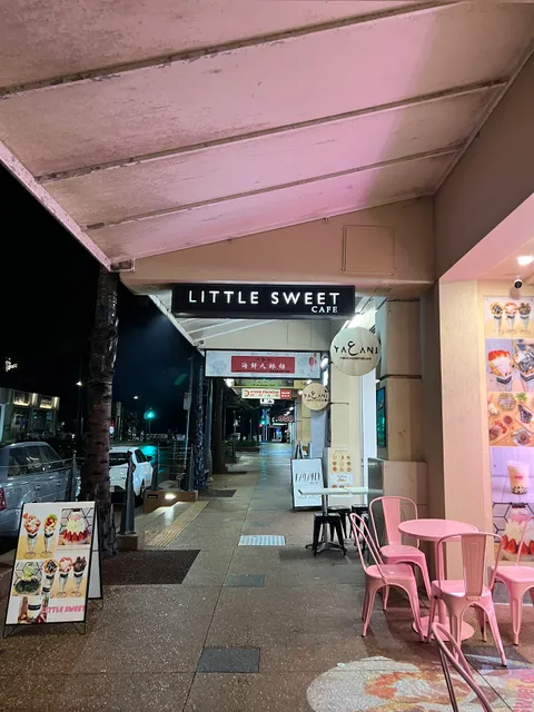 Little Sweet Cafe & Bubble Waffle