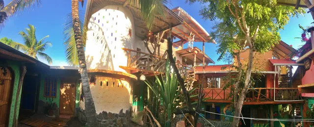 Lonesome George Ecolodge