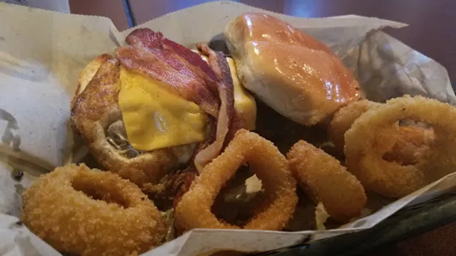 Roni's Pub + Kitchen