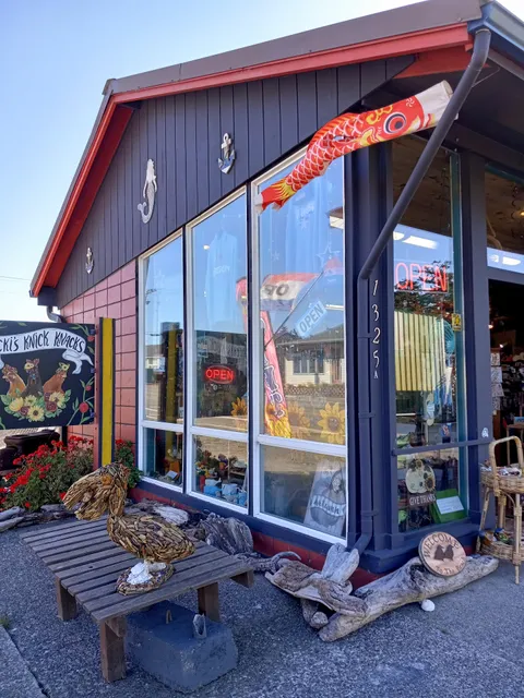 Nicki's Knick-Knacks