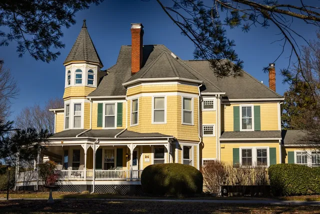 The Oaks Victorian Inn