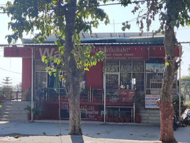 Wave Bar Family Restaurant and Hotel