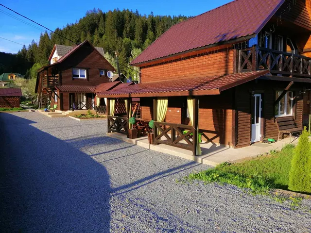 Hostynnyy Dvir "Zhyvytsya" "Chan"