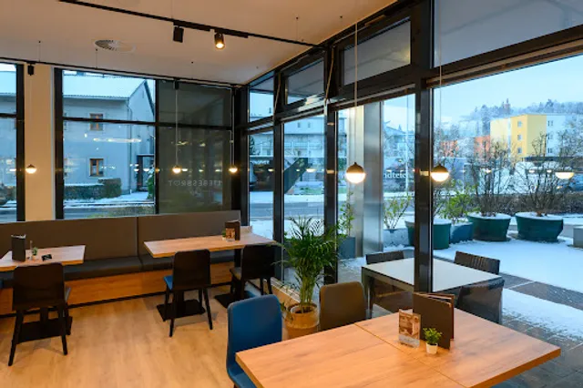 Resch&Frisch Liebesbrot Café Thalheim