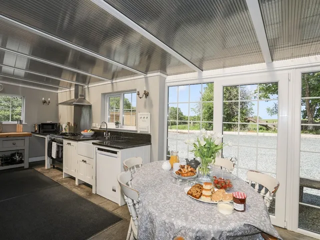 The Keepers Lodge - Accommodation, Shooting & Fishing