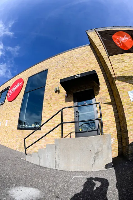 Familia Skateboard Shop