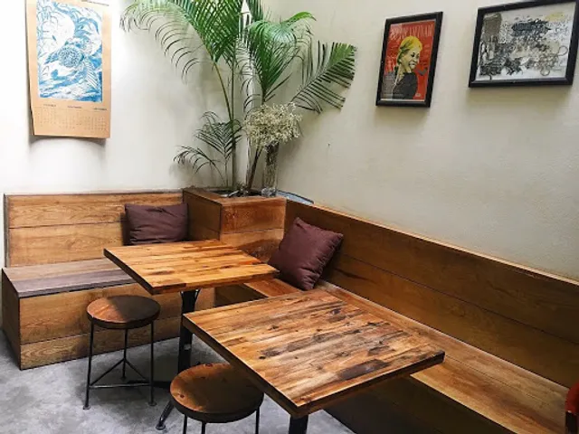 Tranquil Books & Coffee - 5 Nguyễn Quang Bích