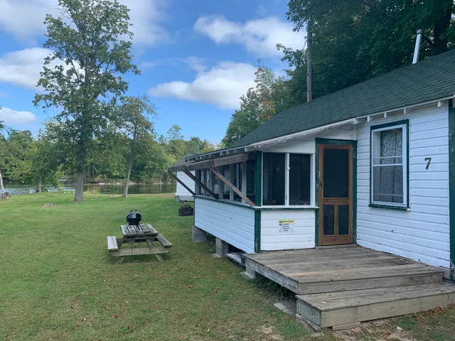 Sunny Acres Resort & Marina