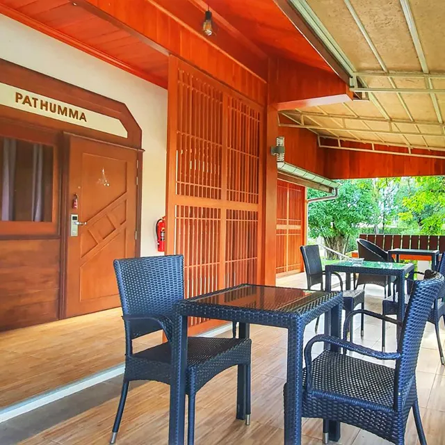 แมลงปอฮอลแอนด์การ์เด้น