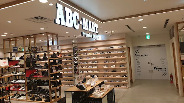 ABC-MART GRAND STAGE Lumine Yurakucho shop