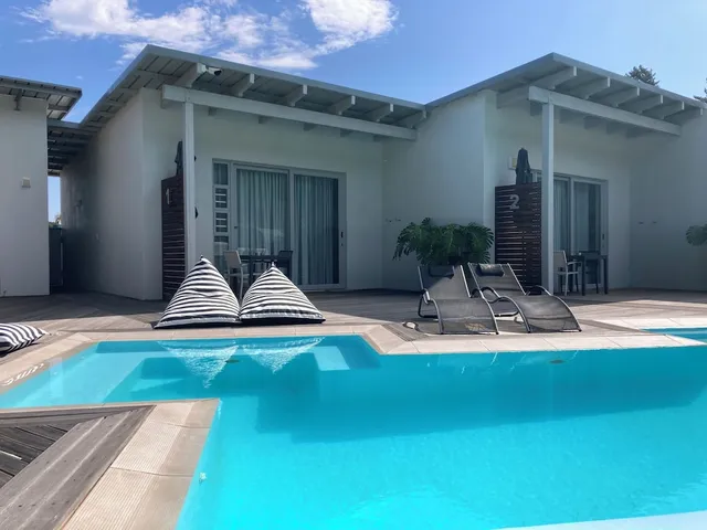 A Riverbed Guesthouse