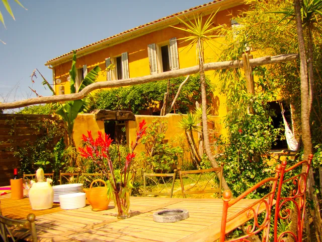 Le Mas de la Gavaresse Locations de logements de vacances bord de mer couple famille et groupe Le Pradet Var cote d'azur