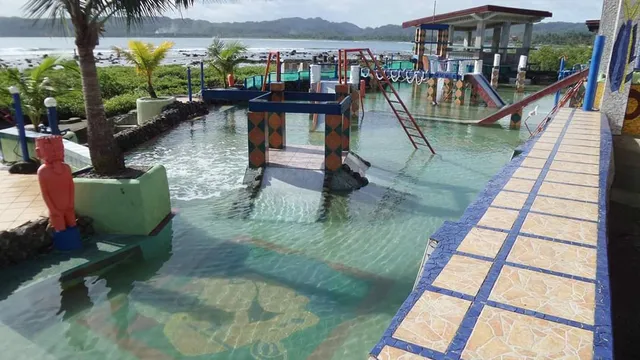 Pirates Cove Beach and Surf Resort