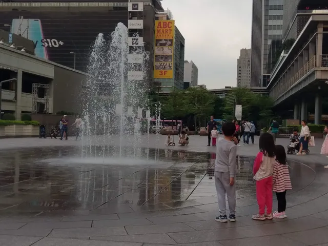Taipei 101 Water Dance Plaza