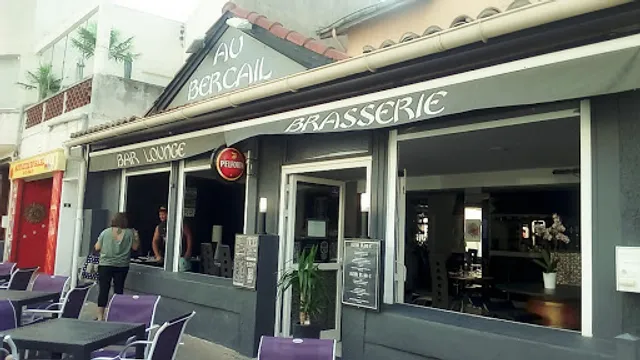 RESTAURANT AU BERCAIL * OUVERT À L’ANNÉE *