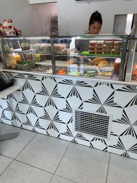 Rollsfinity Express Vietnamese Food