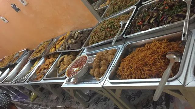 Warung prasmanan SHM