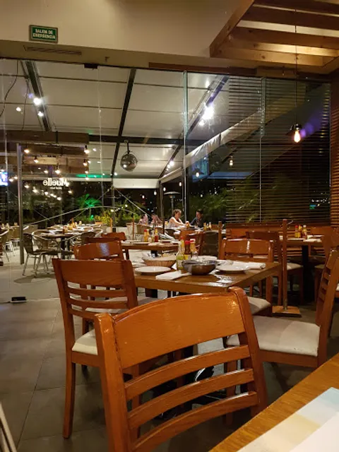 Mariscos Muelle de al lado - Calzada