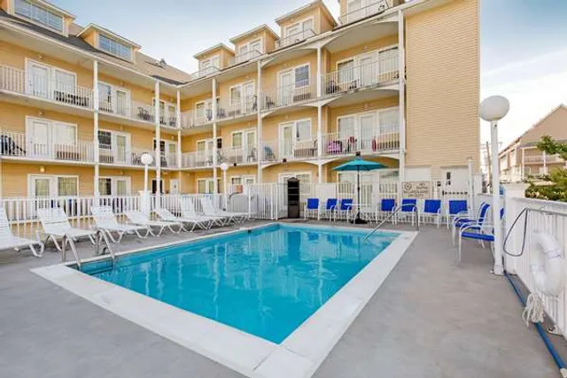 Gateway Hotel & Suites, an Ascend Collection Hotel