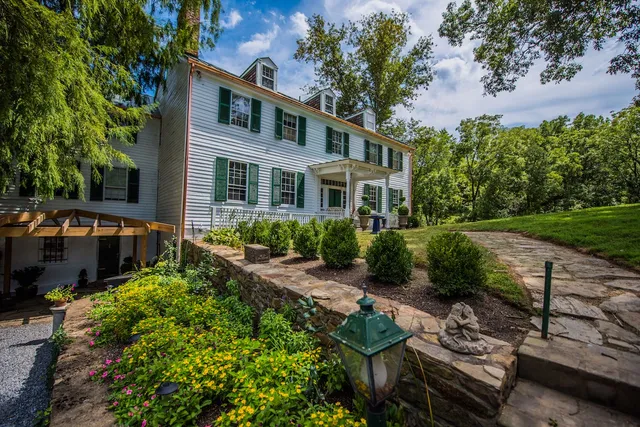 Springdale Village Inn