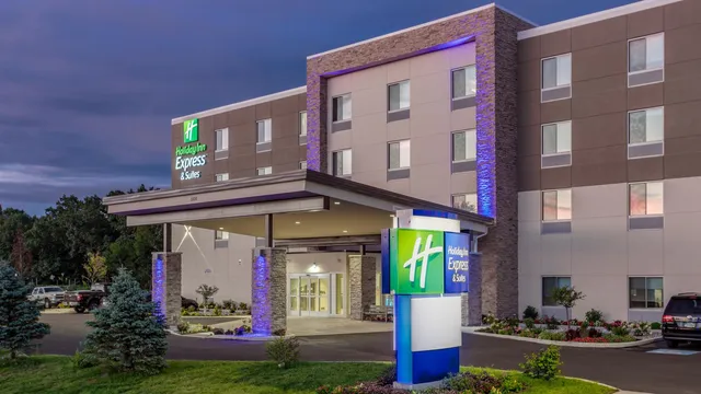 Holiday Inn Express & Suites Elkhart North by IHG