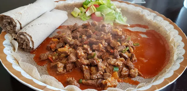 Momona Cafe & Restaurant