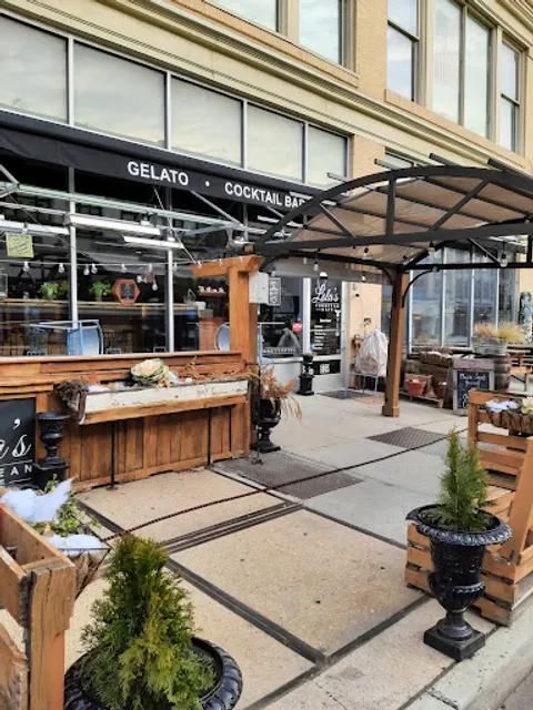 Lola's European Cafe