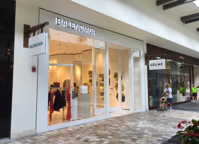 BALENCIAGA