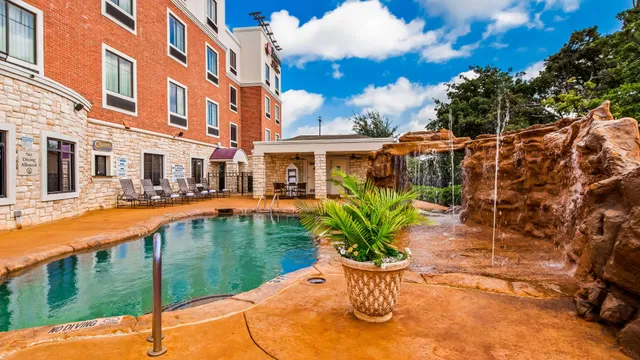 Best Western Premier Crown Chase Inn & Suites