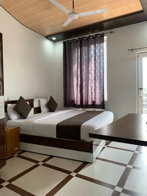 Hotel Shubhra Hieghts