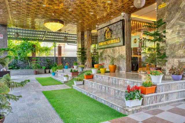 The Montreal, Srinagar- Best Hotels/4 Star Hotels/Hotel Near Dal Lake/Hotel Near Mughal Garden