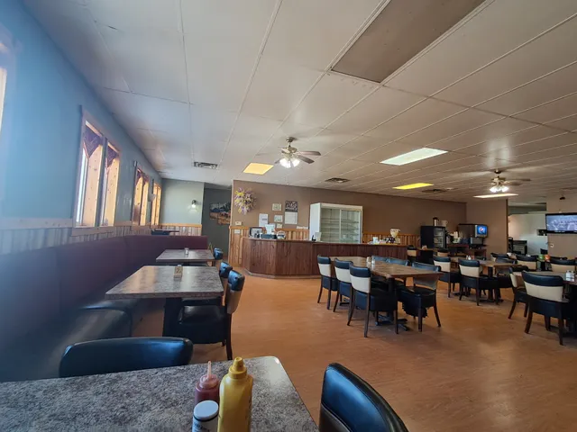 The Wagon Wheel - Daylight Donuts and Pizza