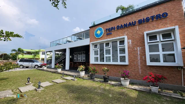 Tepi Danau Bistro