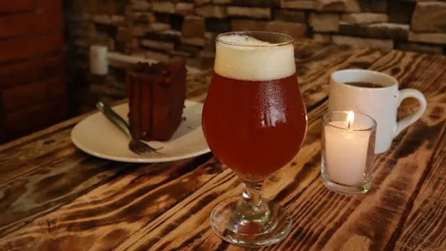 Solemne barra de café y cerveza artesanal