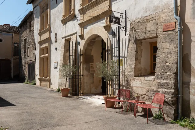 Maison d'en bas des Seigneurs: Chambres d'hôtes au calme avec spa et sauna proche Lourmarin, Luberon, Vaucluse en Provence