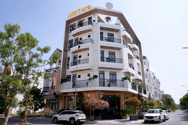 Lucasta Hotel