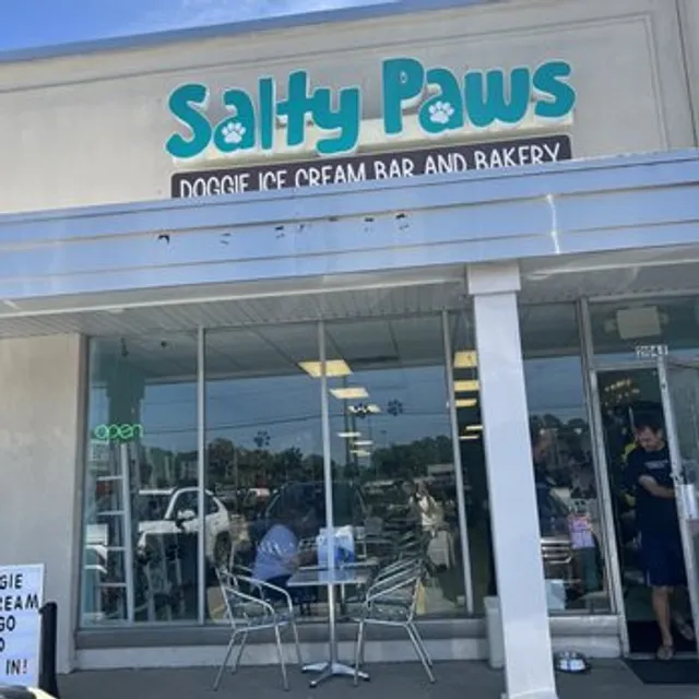 Salty Paws Chic's Beach