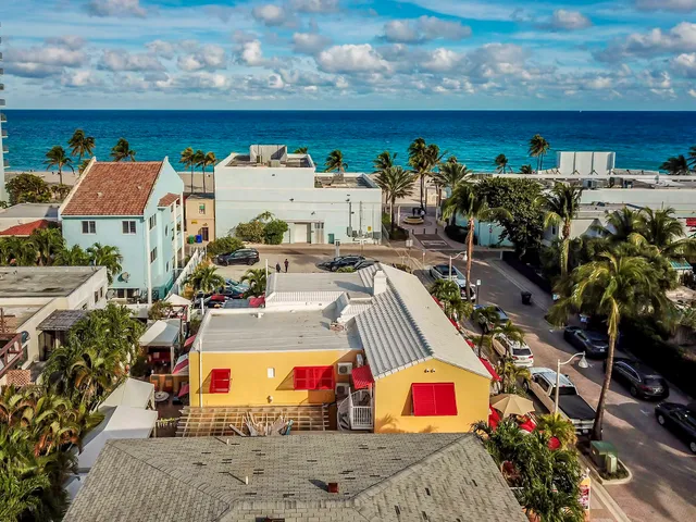 VILLA SINCLAIR Beach Suites Hotel