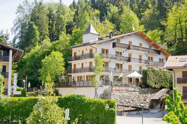 Chalet Snowflake - Hotel & Restaurant