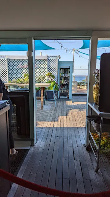 LindaRose Rooftop Bar & Grill at Hotel 1110